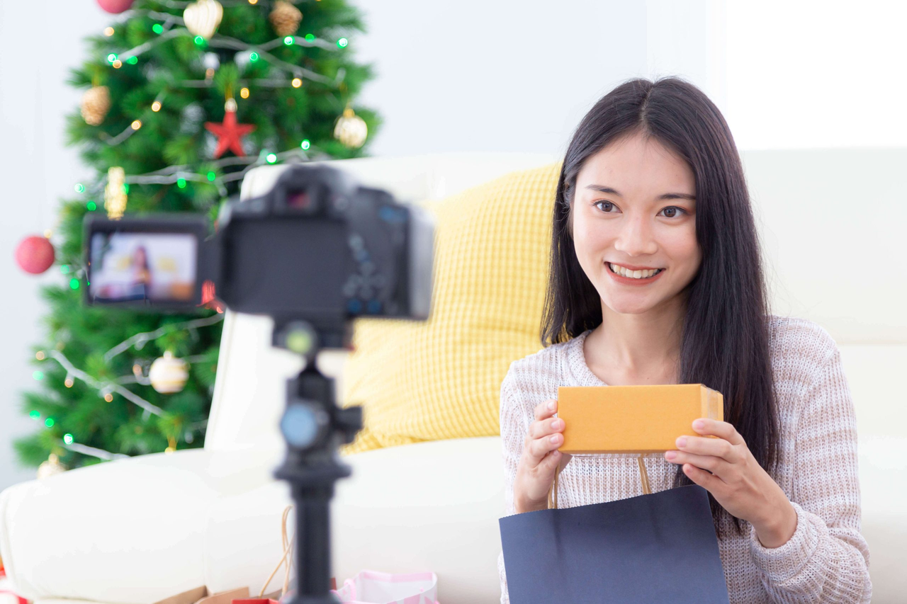 圣诞流量争夺战：揭秘品牌狂撒网红预算的3个增长真相