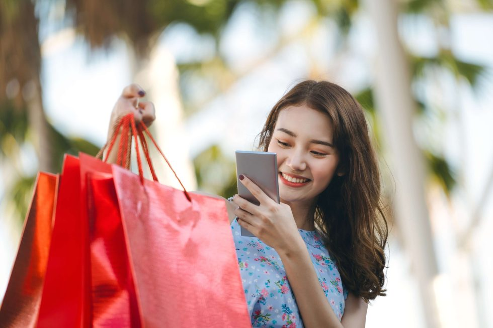 圣诞流量争夺战：揭秘品牌狂撒网红预算的3个增长真相