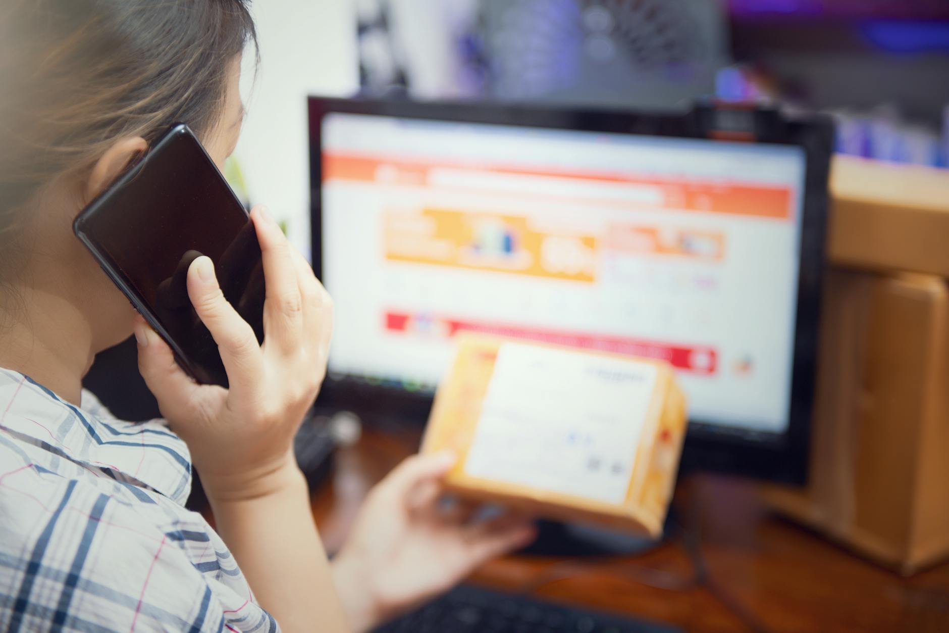 Amazon与独立站流量入口差异示意图