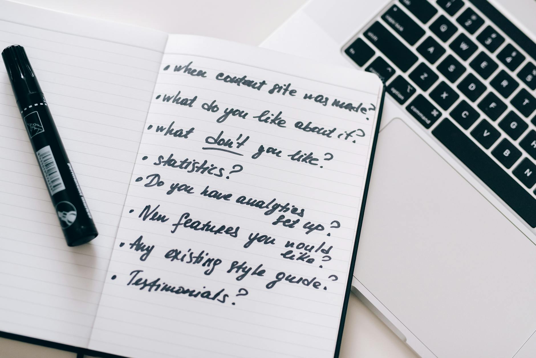 运营人员使用选品工具并记录候选商品清单