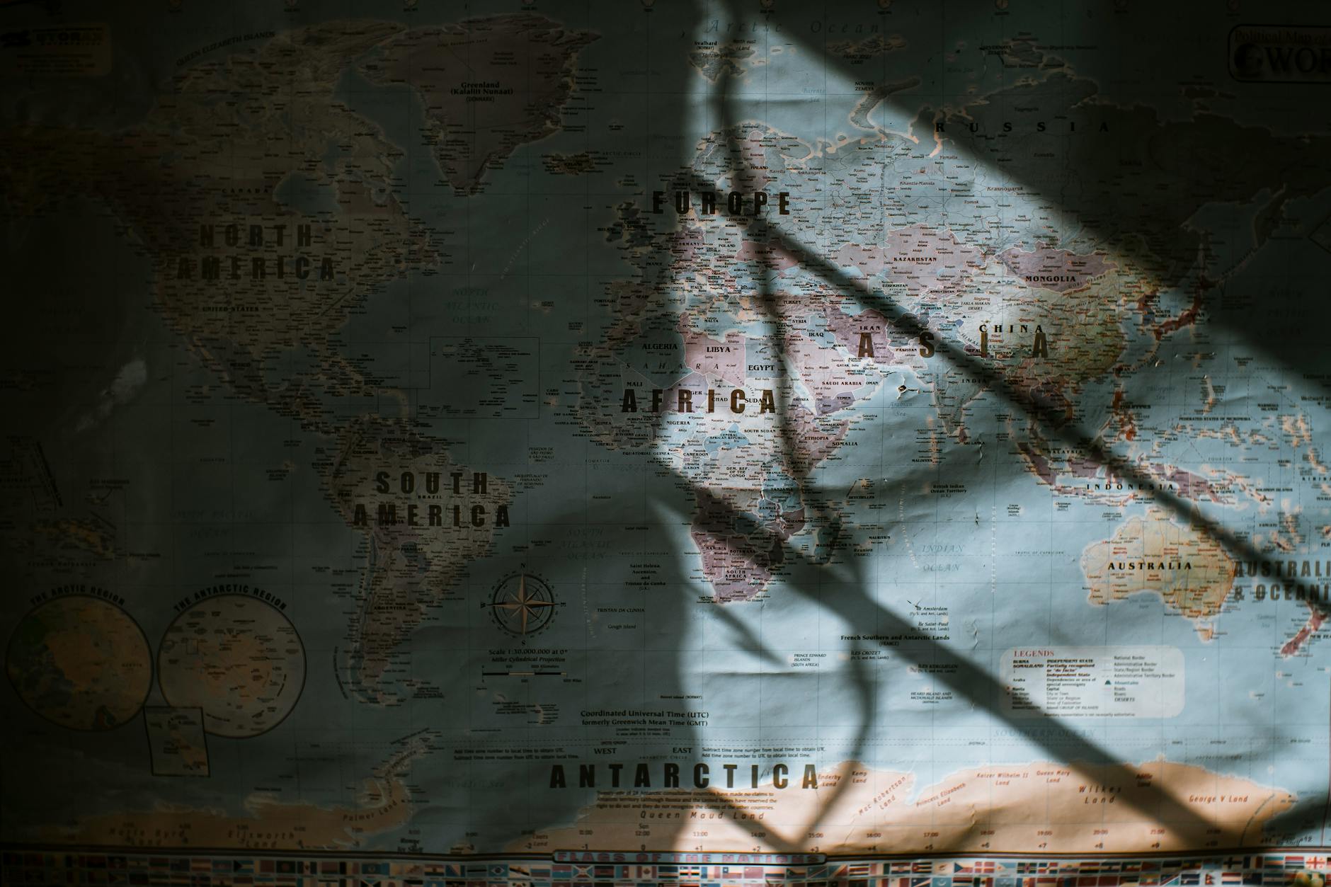 全球电商市场规模与平台机会对比示意图