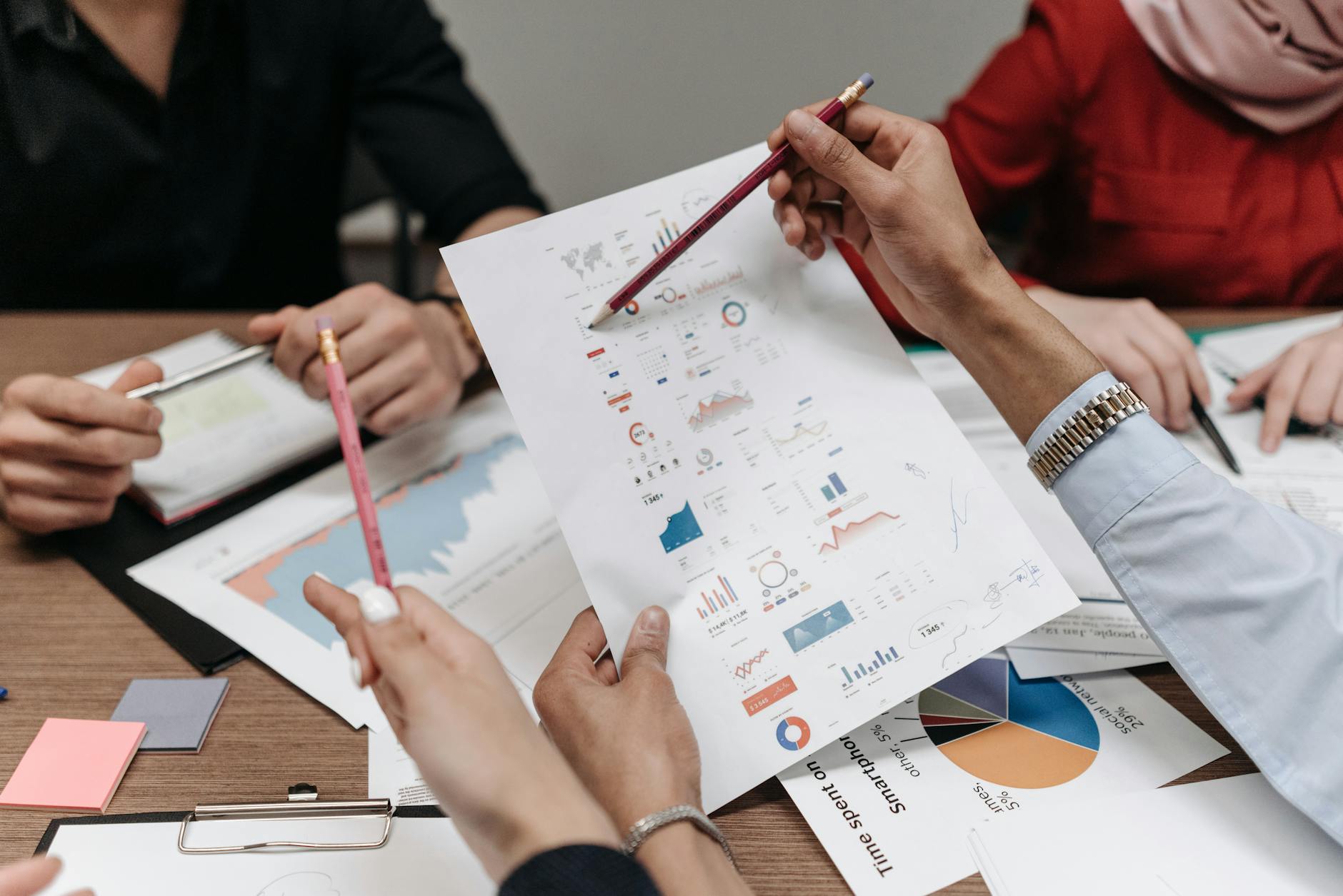 团队正在对达人数据和工具功能进行筛选评估