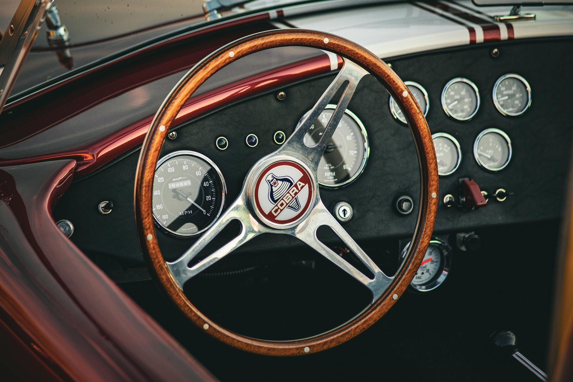 多平台店铺统一经营数据看板示意图