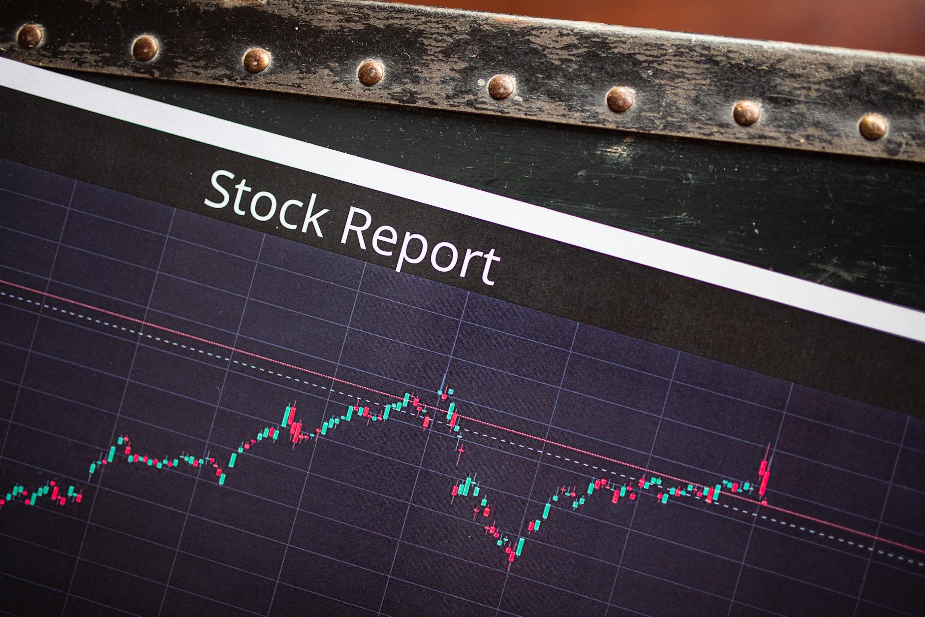 价格下降与利润被压缩的图表示意